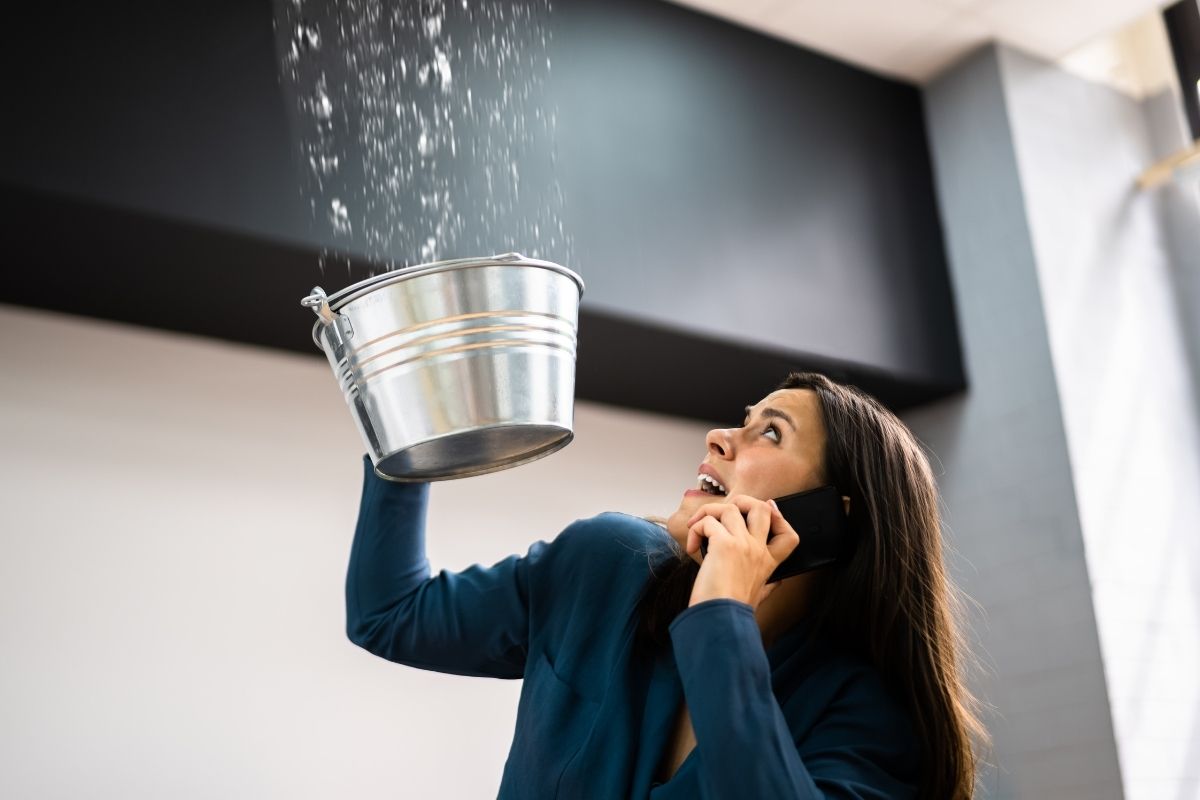 handyman-pretoria-leaking-roof-repair.jpg (1) handyman-pretoria-leaking-roof-repair.jpg (1)